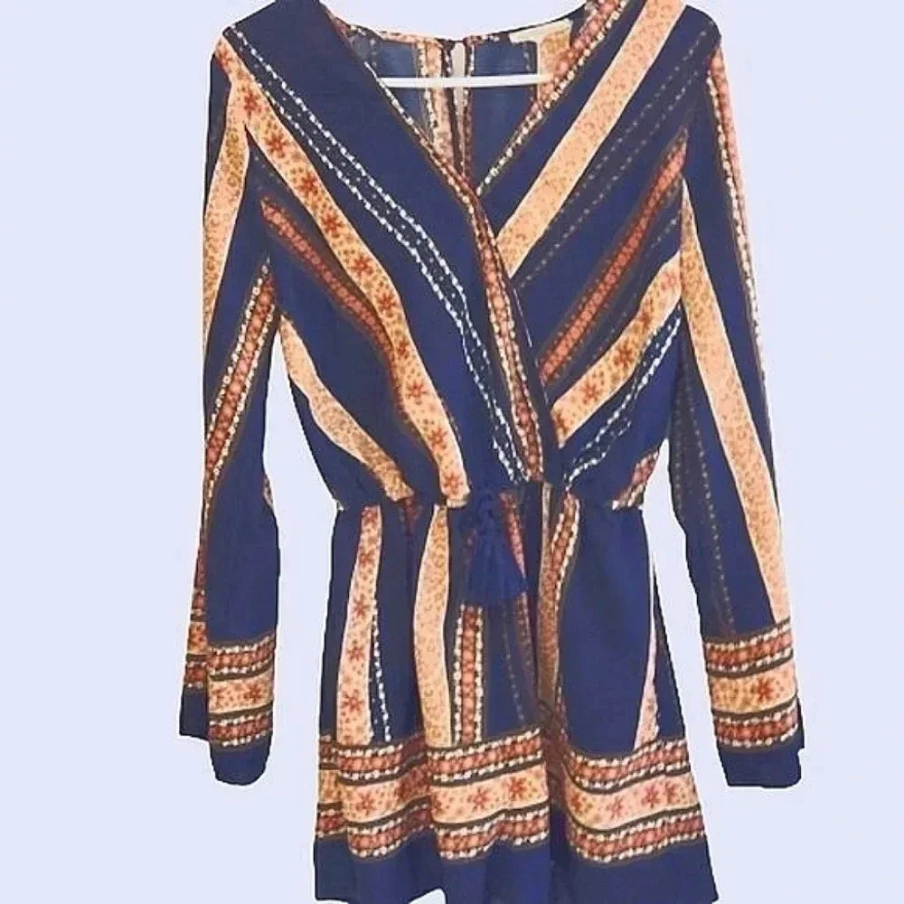 Charlotte Russe blue and cream tunic blouse Size Medium